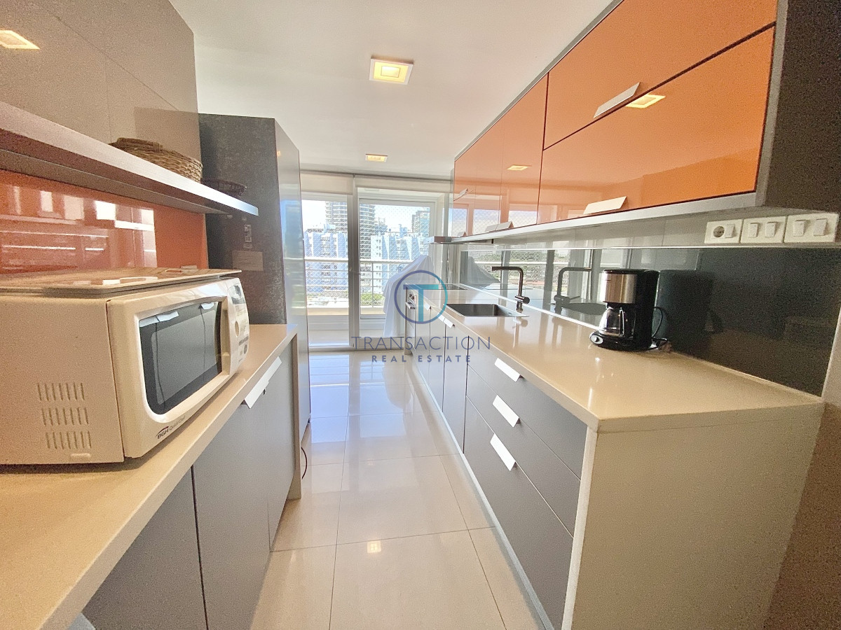 Apartamento ID.1311/Venta,-3-Dormitorios-en-Playa-Mansa-con-Vista-al-Mar - Alquiler 2 dormitorios y dependencia , Mansa Punta del Este