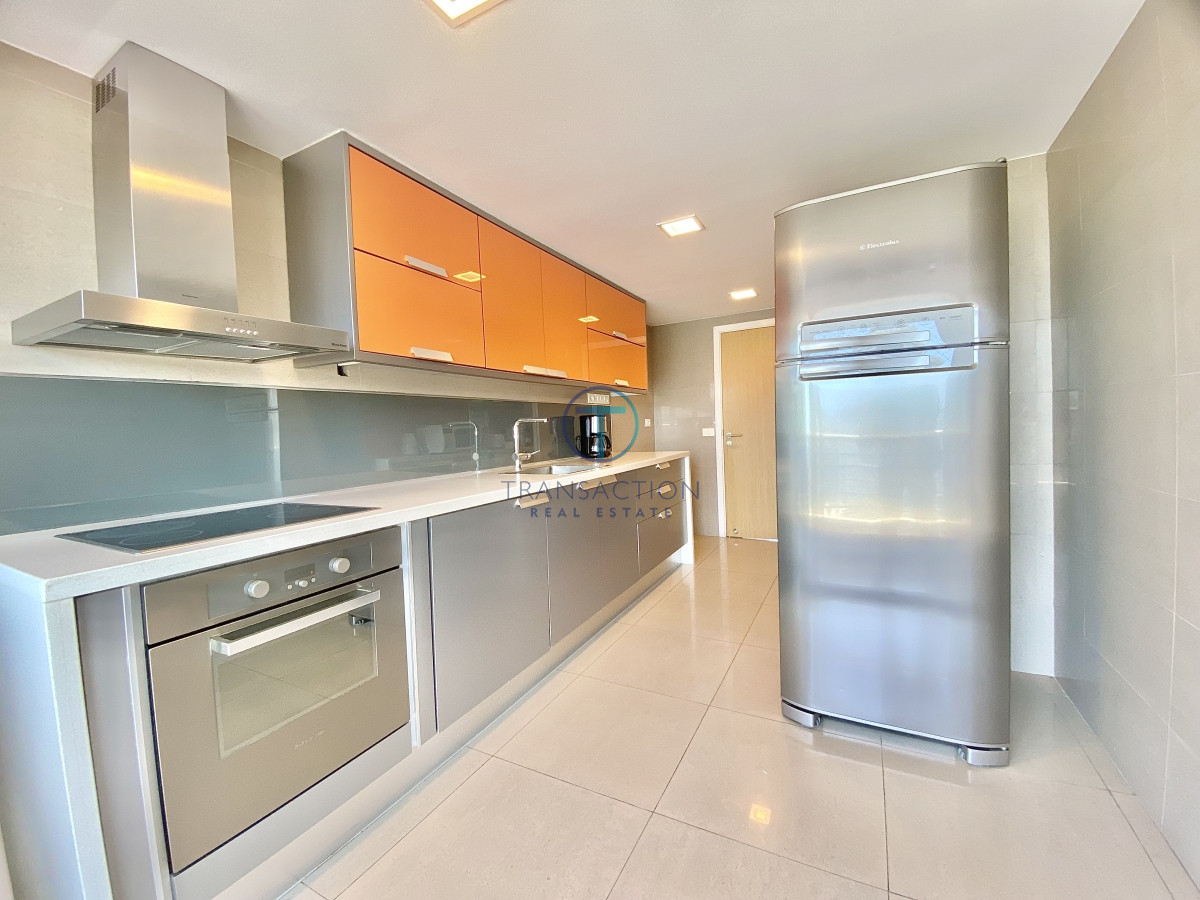 Apartamento ID.1311/Venta,-3-Dormitorios-en-Playa-Mansa-con-Vista-al-Mar - Alquiler 2 dormitorios y dependencia , Mansa Punta del Este