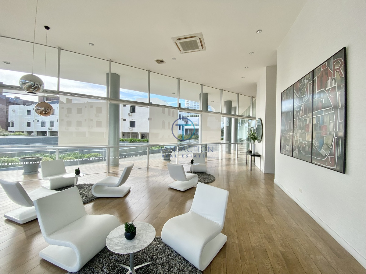 Apartamento ID.1311/Venta,-3-Dormitorios-en-Playa-Mansa-con-Vista-al-Mar - Alquiler 2 dormitorios y dependencia , Mansa Punta del Este