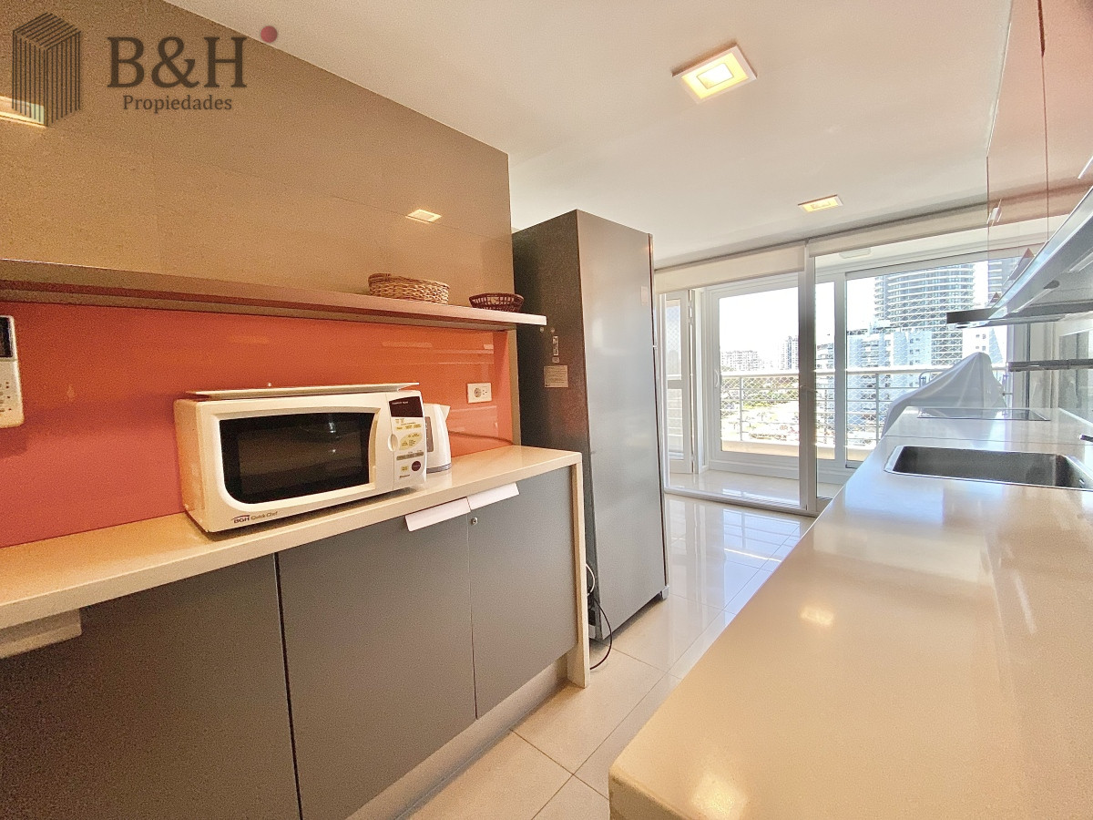 Apartamento ID.3382 - Apartamento Alquiler 2 dormitorios y dependencia de servicio Mansa Punta del Este