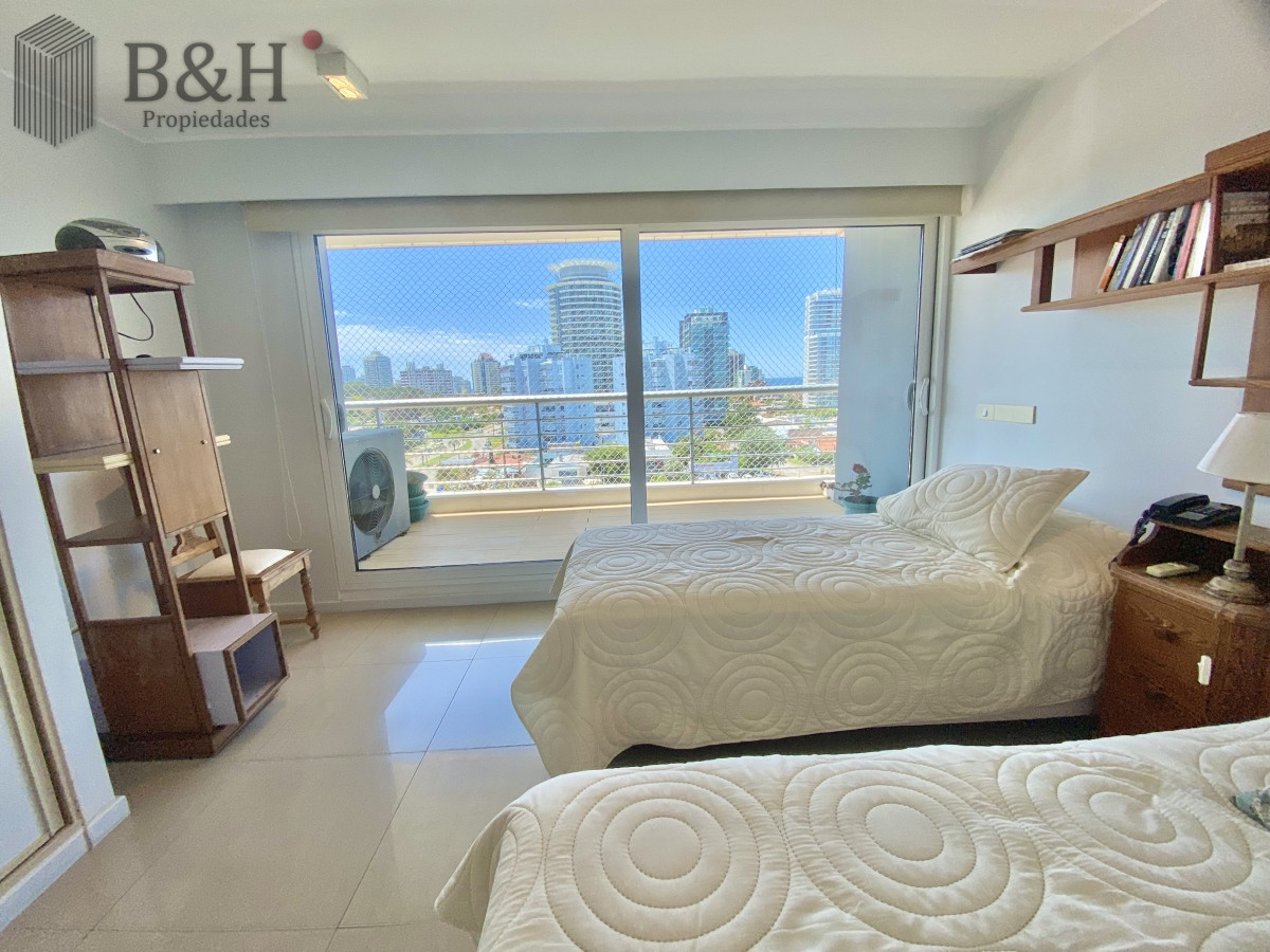 Apartamento ID.3382 - Apartamento Alquiler 2 dormitorios y dependencia de servicio Mansa Punta del Este