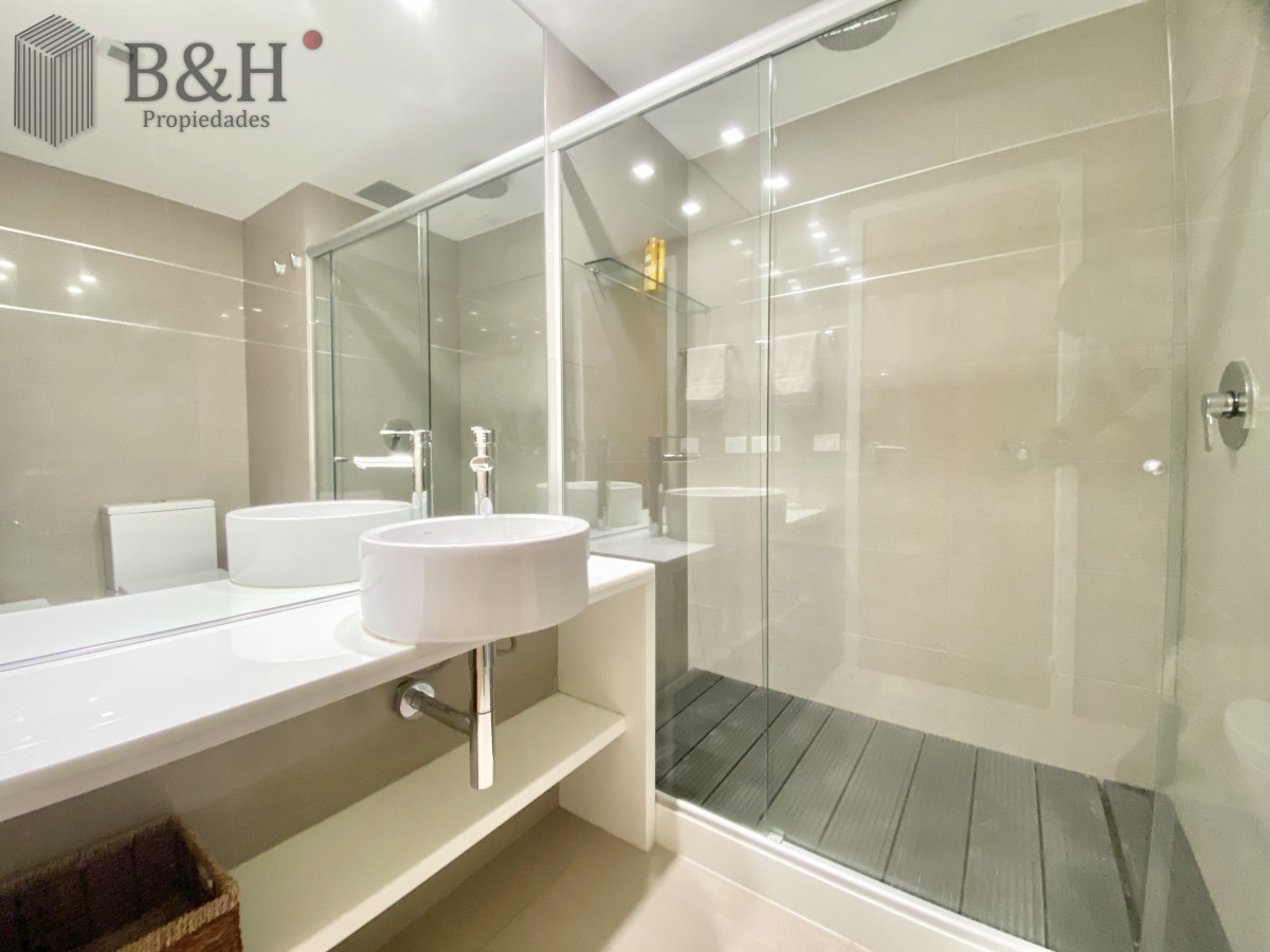 Apartamento ID.3382 - Apartamento Alquiler 2 dormitorios y dependencia de servicio Mansa Punta del Este