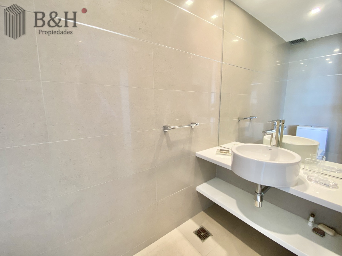 Apartamento ID.3382 - Apartamento Alquiler 2 dormitorios y dependencia de servicio Mansa Punta del Este