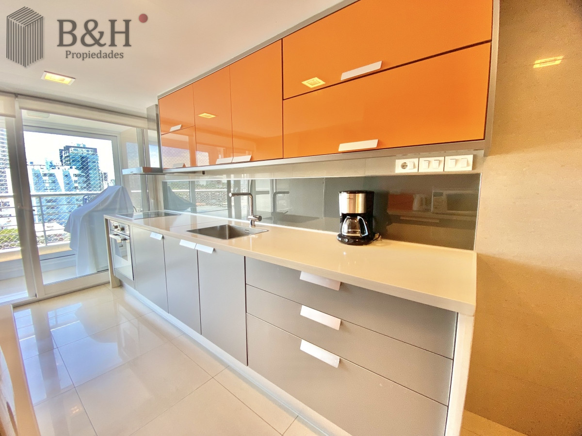 Apartamento ID.3382 - Apartamento Alquiler 2 dormitorios y dependencia de servicio Mansa Punta del Este