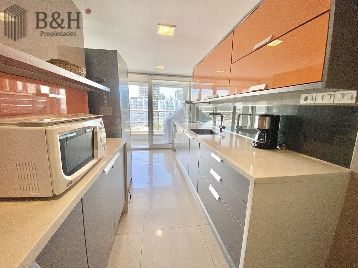 Apartamento ID.3382 - Apartamento Alquiler 2 dormitorios y dependencia de servicio Mansa Punta del Este