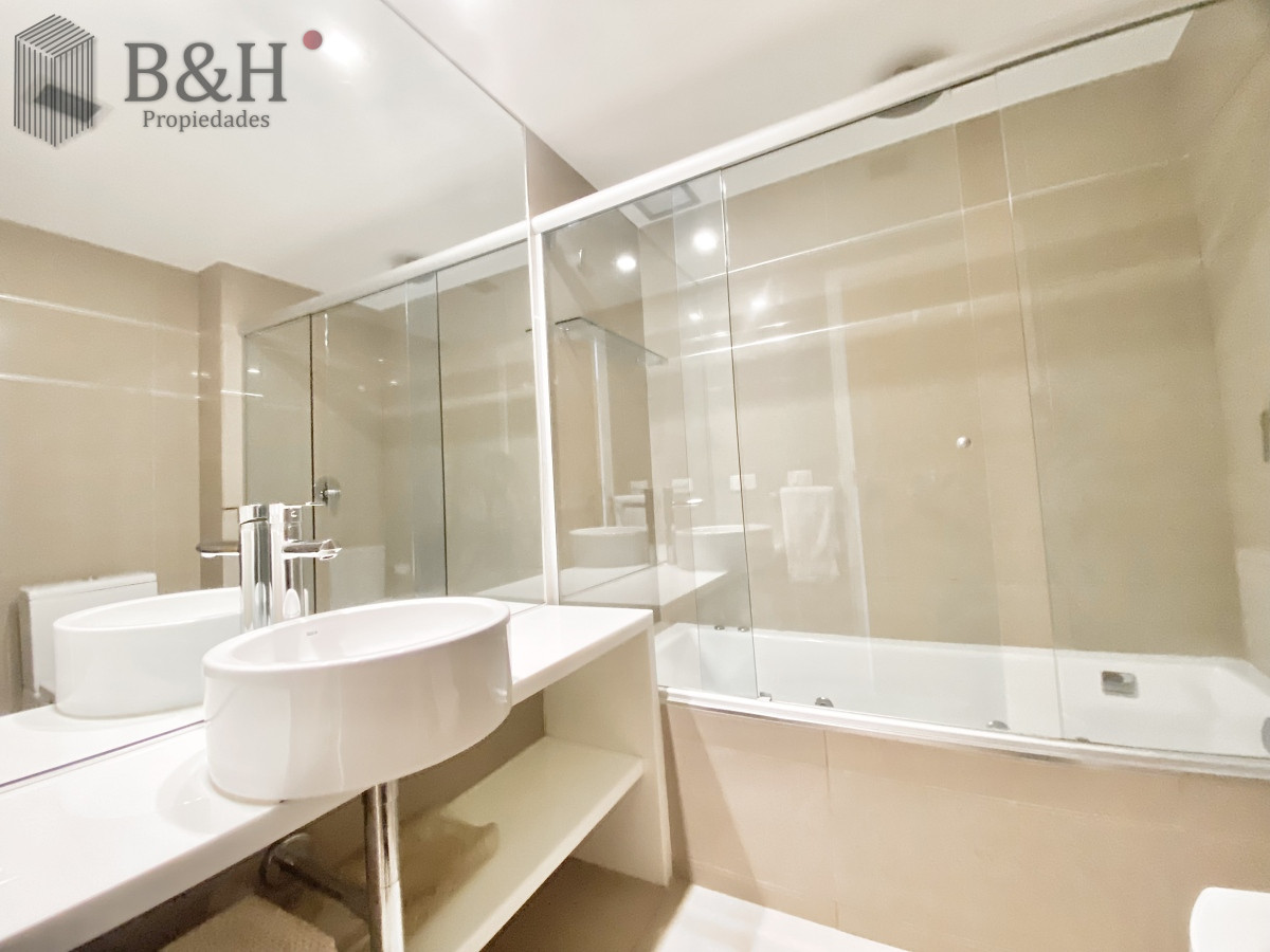 Apartamento ID.3382 - Apartamento Alquiler 2 dormitorios y dependencia de servicio Mansa Punta del Este