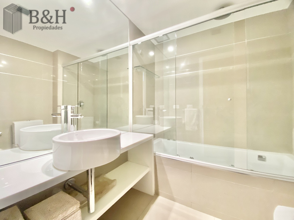 Apartamento ID.3382 - Apartamento Alquiler 2 dormitorios y dependencia de servicio Mansa Punta del Este