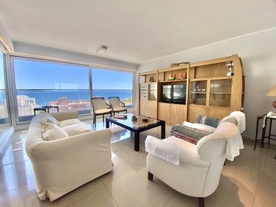Apartamento Alquiler 2 dormitorios y dependencia de servicio Mansa Punta del Este