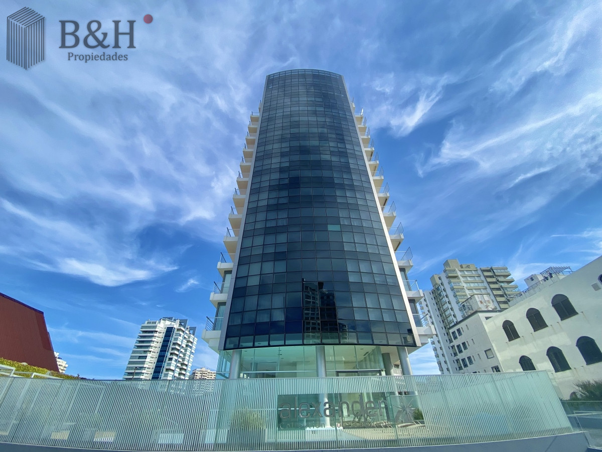 Apartamento ID.3382 - Apartamento Alquiler 2 dormitorios y dependencia de servicio Mansa Punta del Este