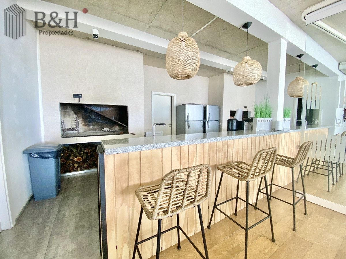 Apartamento ID.3382 - Apartamento Alquiler 2 dormitorios y dependencia de servicio Mansa Punta del Este