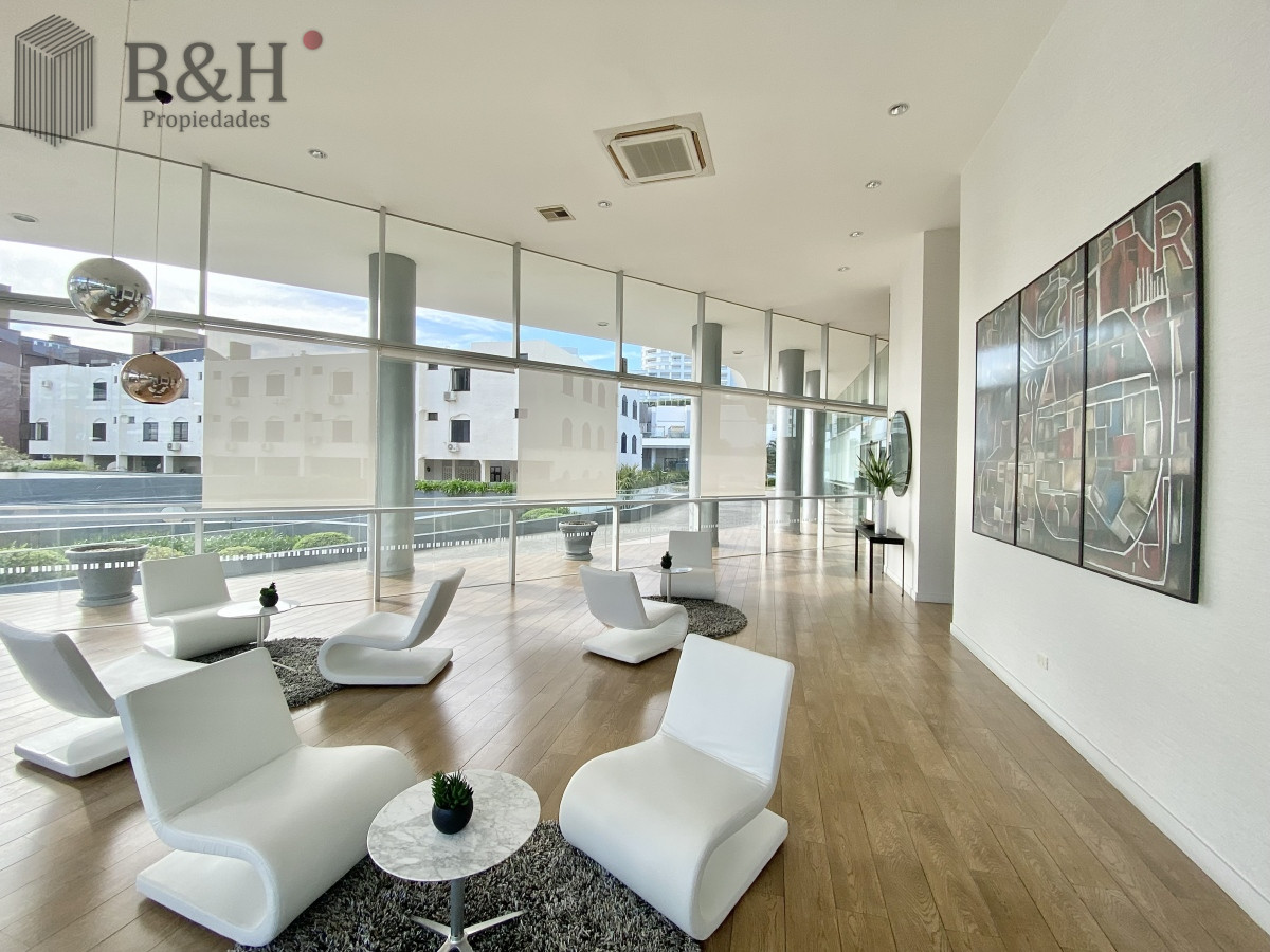 Apartamento ID.3382 - Apartamento Alquiler 2 dormitorios y dependencia de servicio Mansa Punta del Este