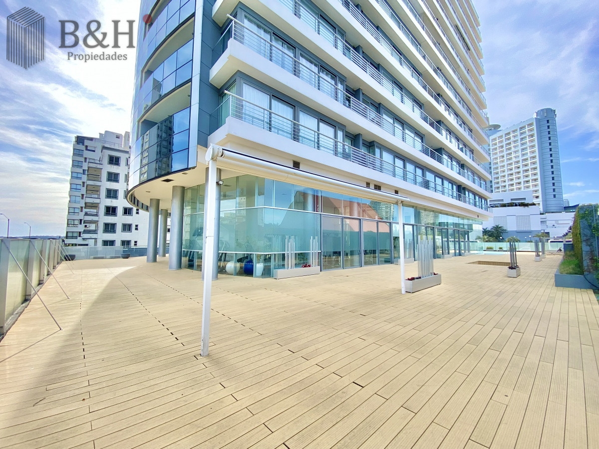 Apartamento ID.3382 - Apartamento Alquiler 2 dormitorios y dependencia de servicio Mansa Punta del Este