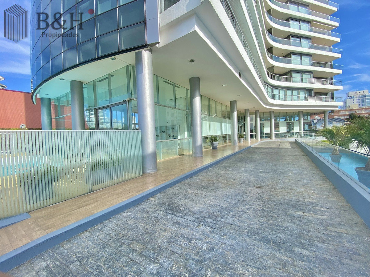 Apartamento ID.3382 - Apartamento Alquiler 2 dormitorios y dependencia de servicio Mansa Punta del Este