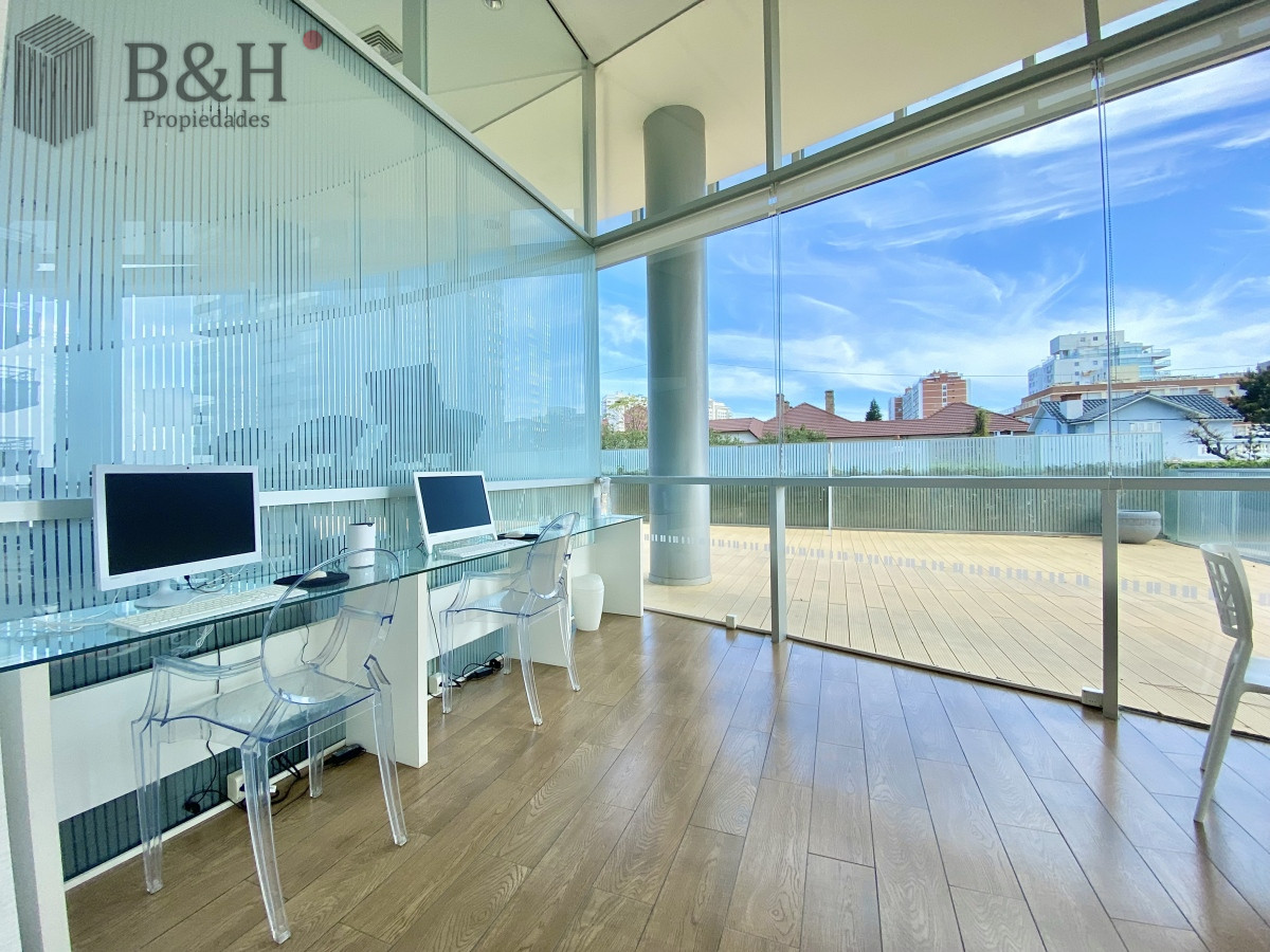 Apartamento ID.3382 - Apartamento Alquiler 2 dormitorios y dependencia de servicio Mansa Punta del Este
