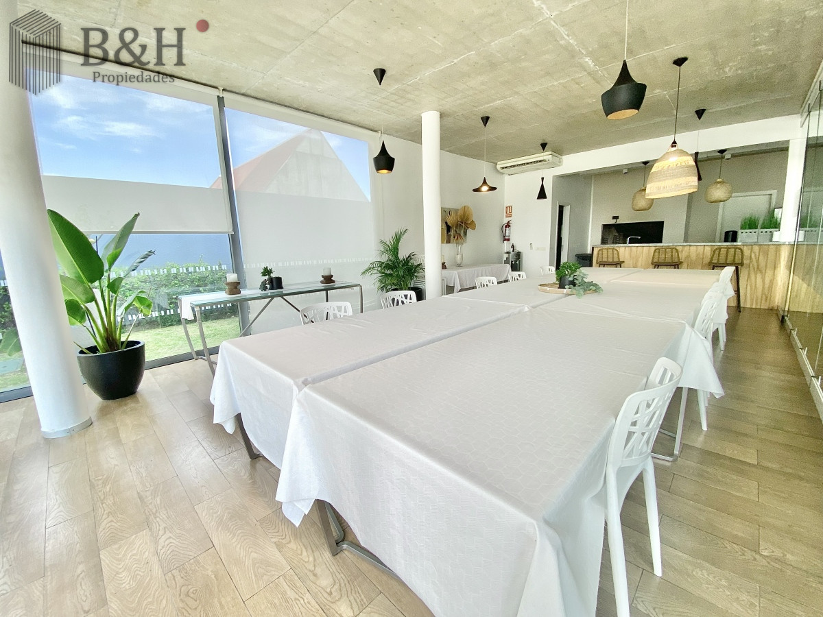 Apartamento ID.3382 - Apartamento Alquiler 2 dormitorios y dependencia de servicio Mansa Punta del Este