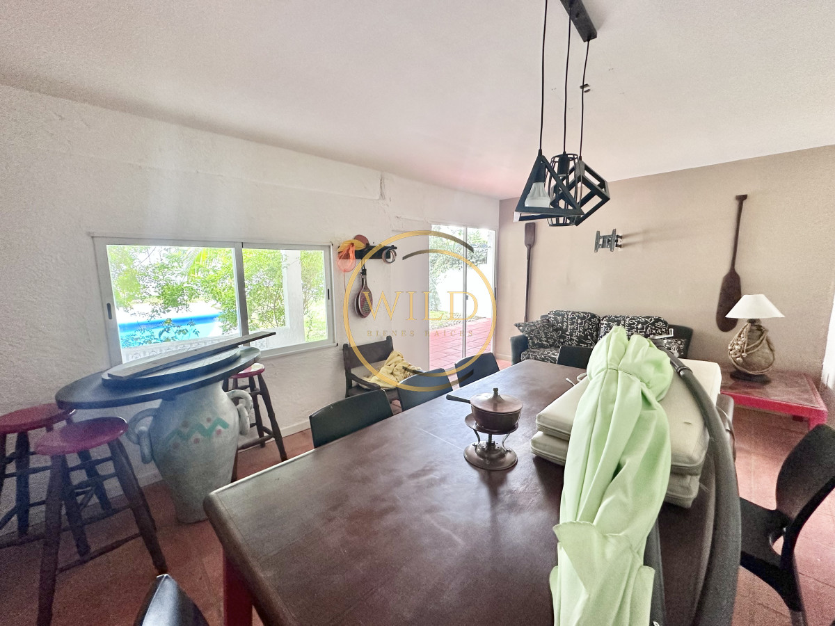 Casa ID.2579 - Casa Venta 5 dormitorios Cantegril Punta del Este