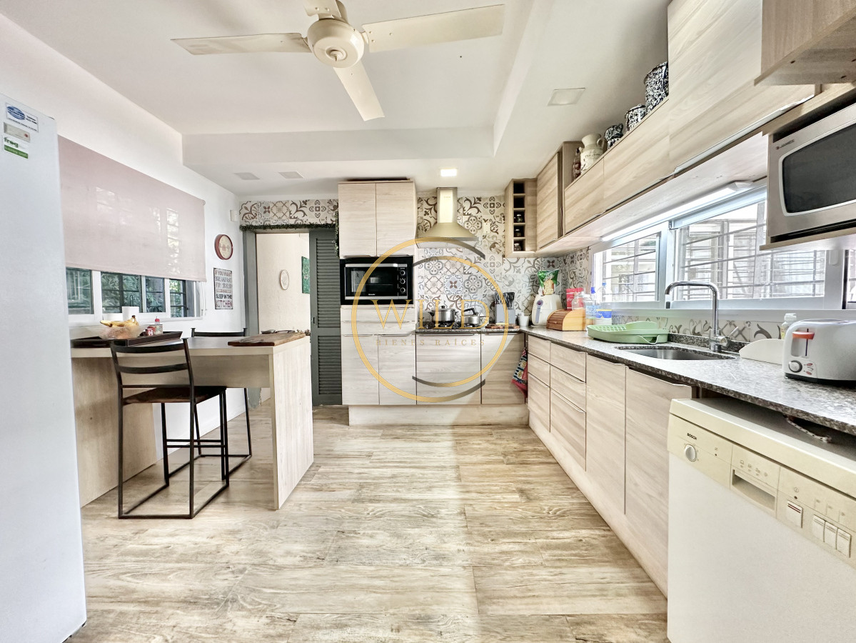 Casa ID.2579 - Casa Venta 5 dormitorios Cantegril Punta del Este