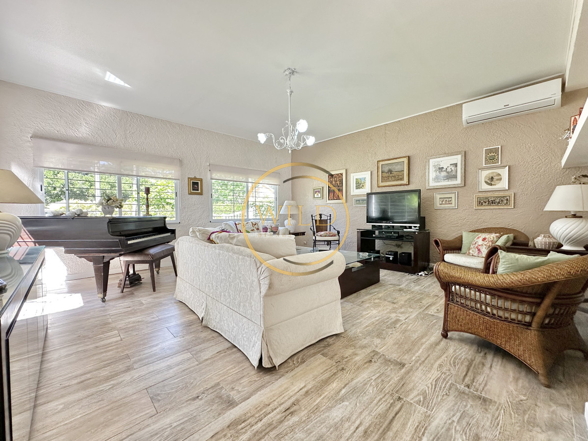 Casa ID.2579 - Casa Venta 5 dormitorios Cantegril Punta del Este