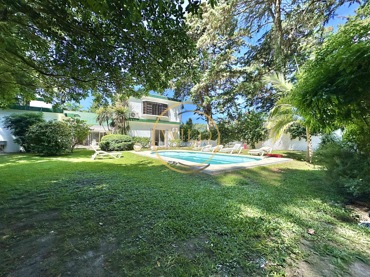 Casa ID.2579 - Casa Venta 5 dormitorios Cantegril Punta del Este