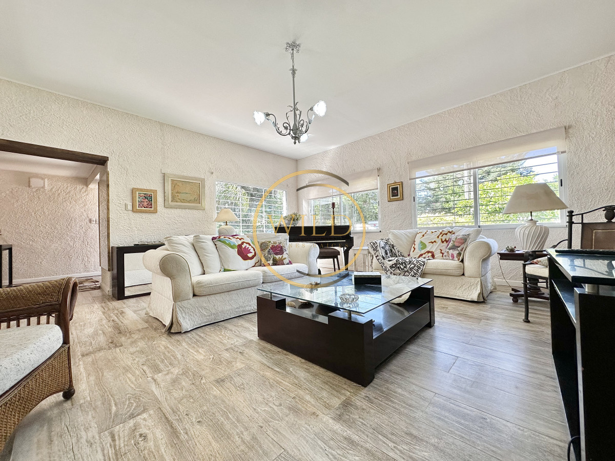 Casa ID.2579 - Casa Venta 5 dormitorios Cantegril Punta del Este