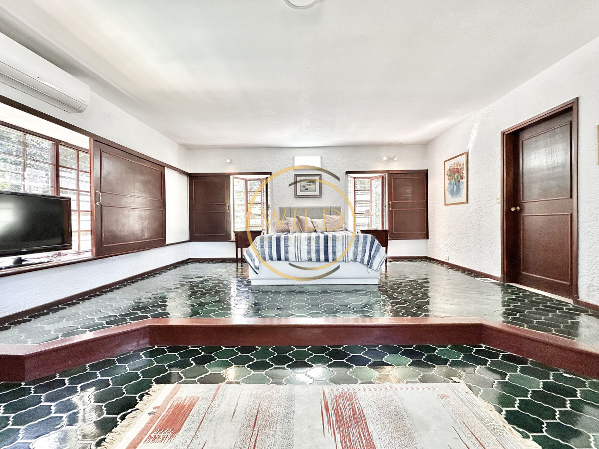 Casa ID.2579 - Casa Venta 5 dormitorios Cantegril Punta del Este