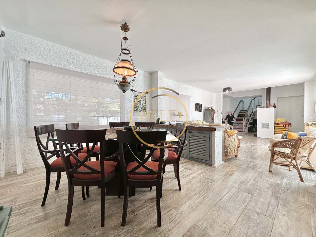 Casa ID.2579 - Casa Venta 5 dormitorios Cantegril Punta del Este