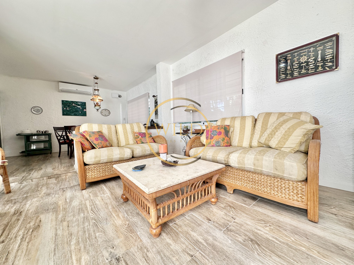 Casa ID.2579 - Casa Venta 5 dormitorios Cantegril Punta del Este