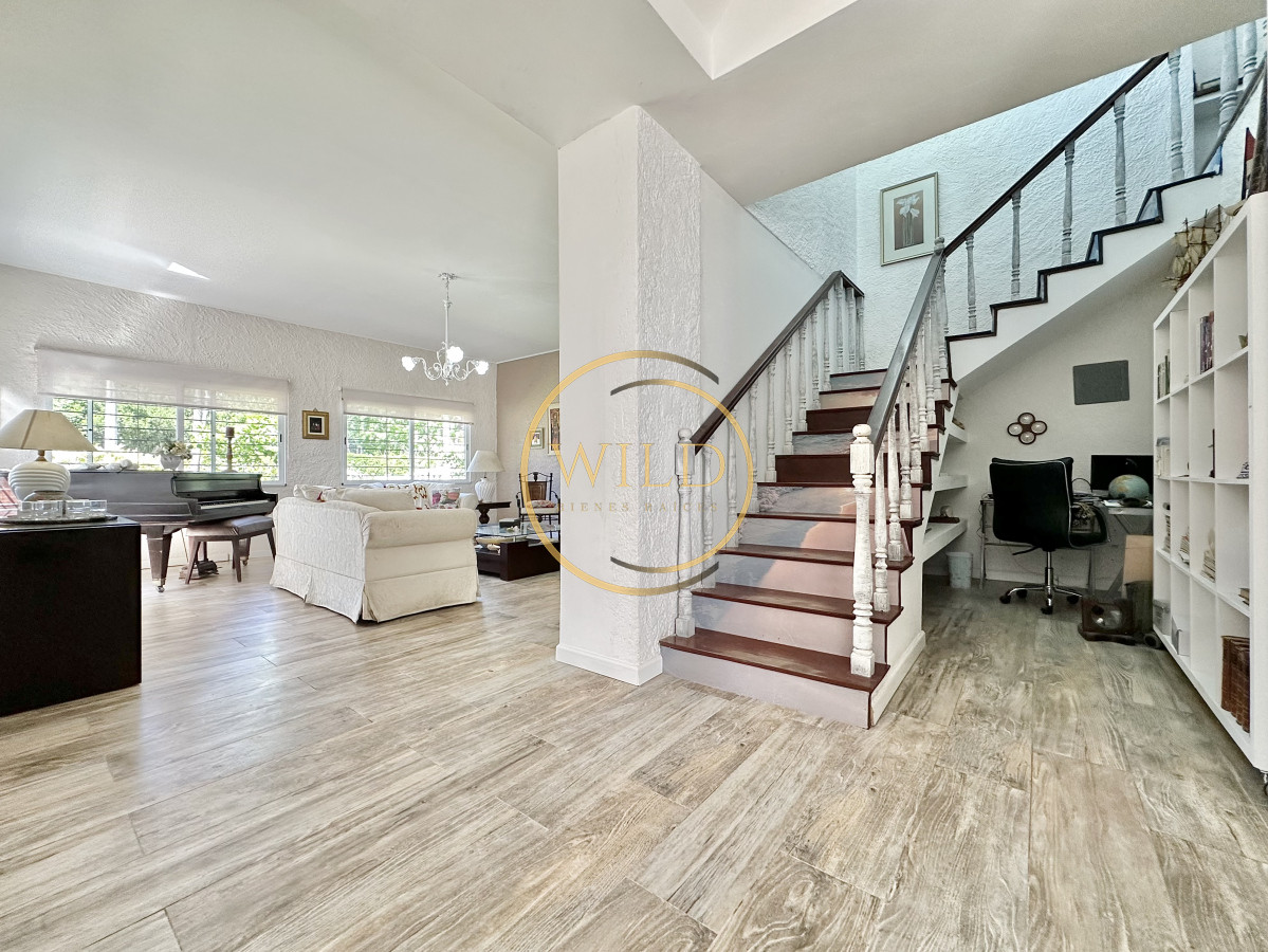 Casa ID.2579 - Casa Venta 5 dormitorios Cantegril Punta del Este