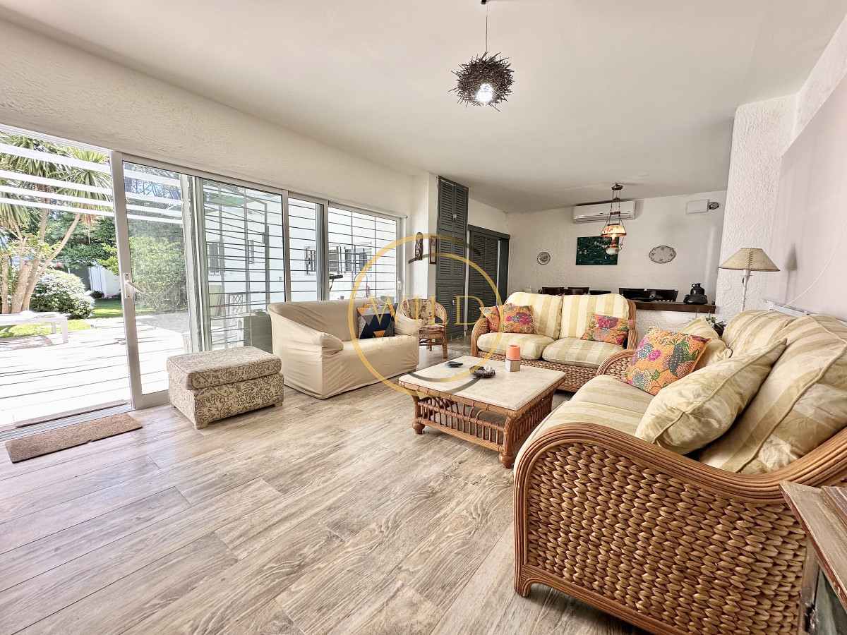 Casa ID.2579 - Casa Venta 5 dormitorios Cantegril Punta del Este