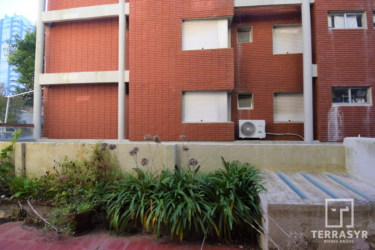Apartamento ID.147 - VENTA, Apartamento, 2 dormitorios, Península, Punta del Este, Uruguay