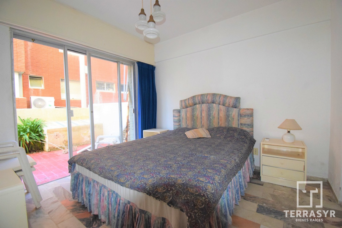 Apartamento ID.147 - VENTA, Apartamento, 2 dormitorios, Península, Punta del Este, Uruguay