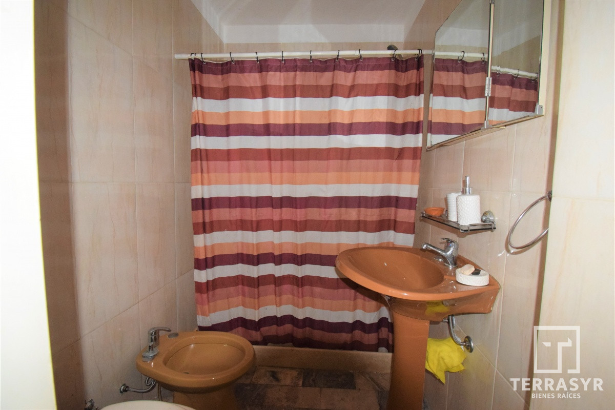 Apartamento ID.147 - VENTA, Apartamento, 2 dormitorios, Península, Punta del Este, Uruguay