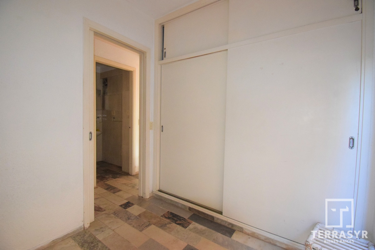 Apartamento ID.147 - VENTA, Apartamento, 2 dormitorios, Península, Punta del Este, Uruguay