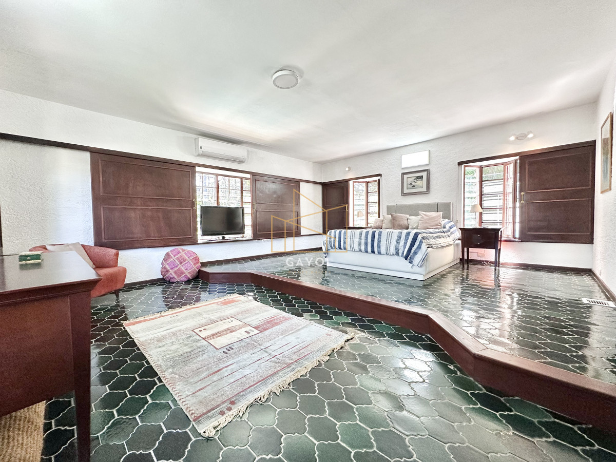 Casa ID.1026 - Casa Venta 5 dormitorios Cantegril Punta del Este