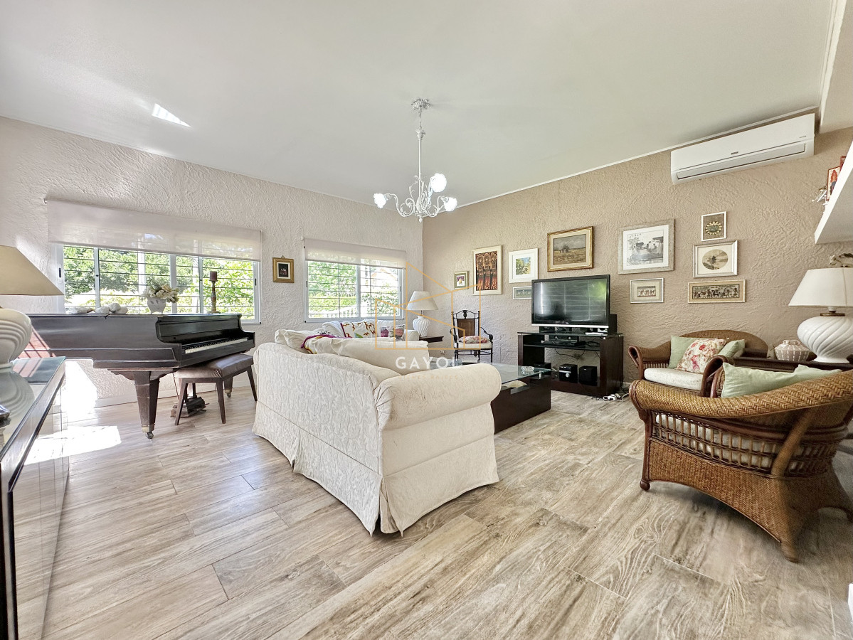 Casa ID.1026 - Casa Venta 5 dormitorios Cantegril Punta del Este