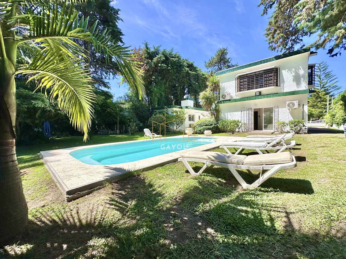 Casa ID.1026 - Casa Venta 5 dormitorios Cantegril Punta del Este