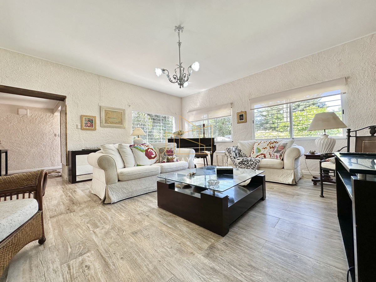 Casa ID.1026 - Casa Venta 5 dormitorios Cantegril Punta del Este