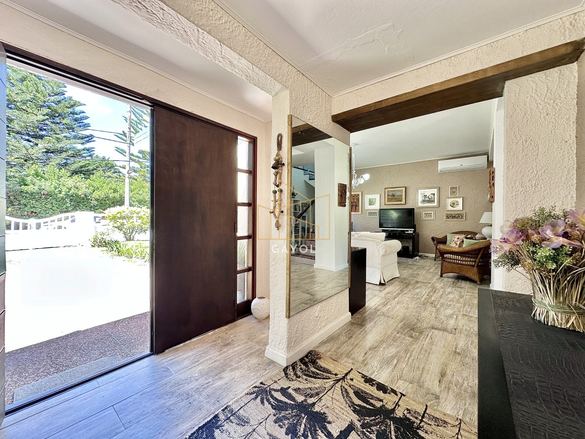 Casa ID.1026 - Casa Venta 5 dormitorios Cantegril Punta del Este