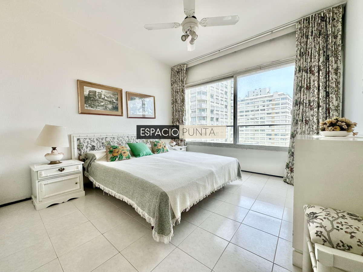 Apartamento ID.261 - VENTA, Apartamento, 1 dormitorio, Península, Punta del Este, Uruguay