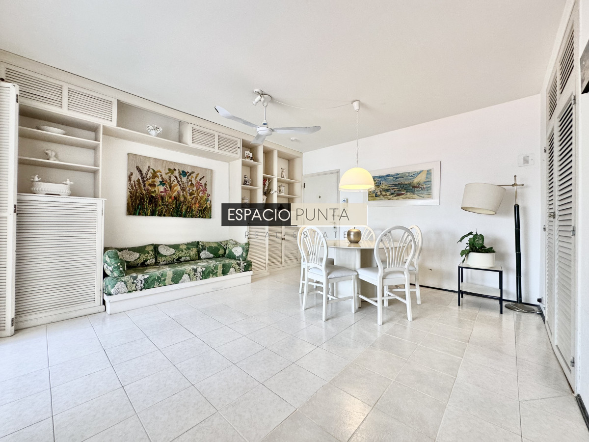 Apartamento ID.261 - VENTA, Apartamento, 1 dormitorio, Península, Punta del Este, Uruguay