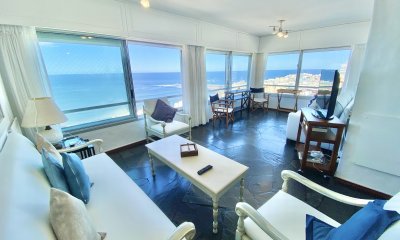Apartamento Venta Península Punta del Este 2 Dorm Vista al Mar Piscina y Servicios