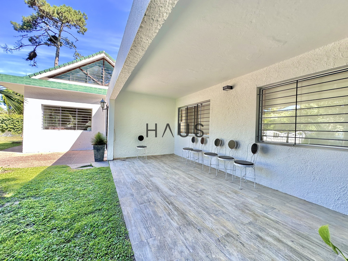 Casa ID.267 - Casa Venta 5 dormitorios Cantegril Punta del Este