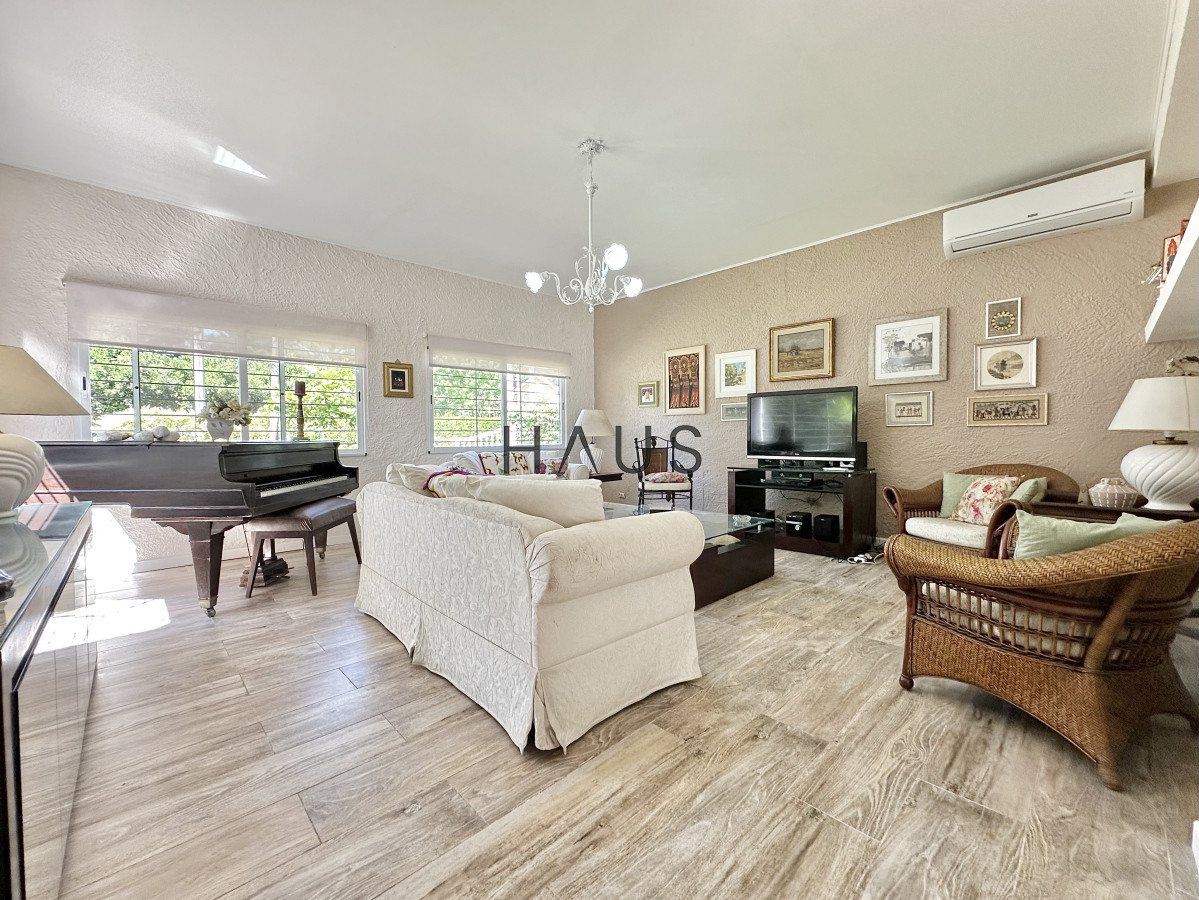 Casa ID.267 - Casa Venta 5 dormitorios Cantegril Punta del Este
