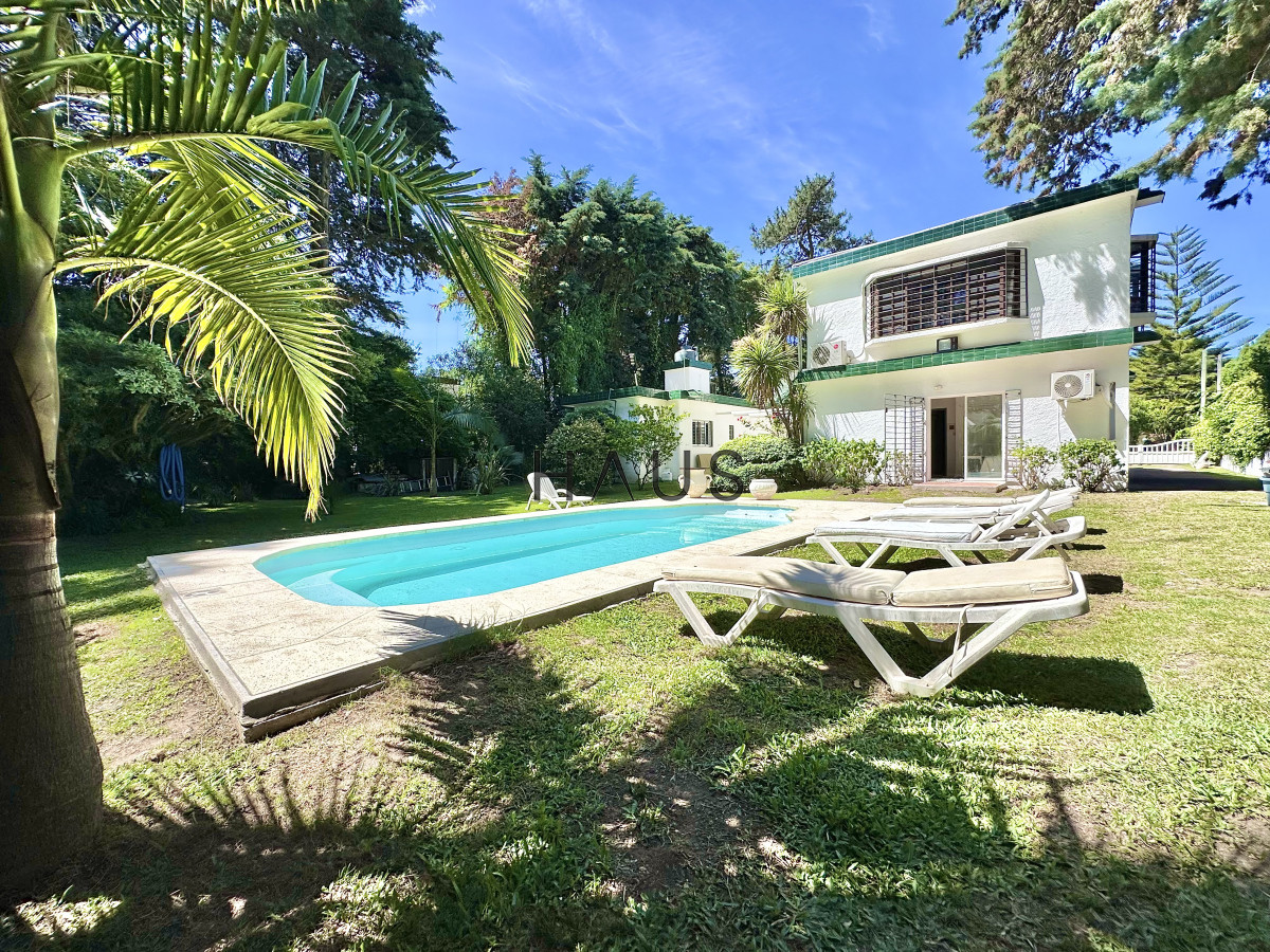 Casa ID.267 - Casa Venta 5 dormitorios Cantegril Punta del Este