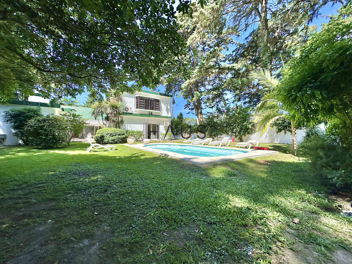 Casa ID.267 - Casa Venta 5 dormitorios Cantegril Punta del Este