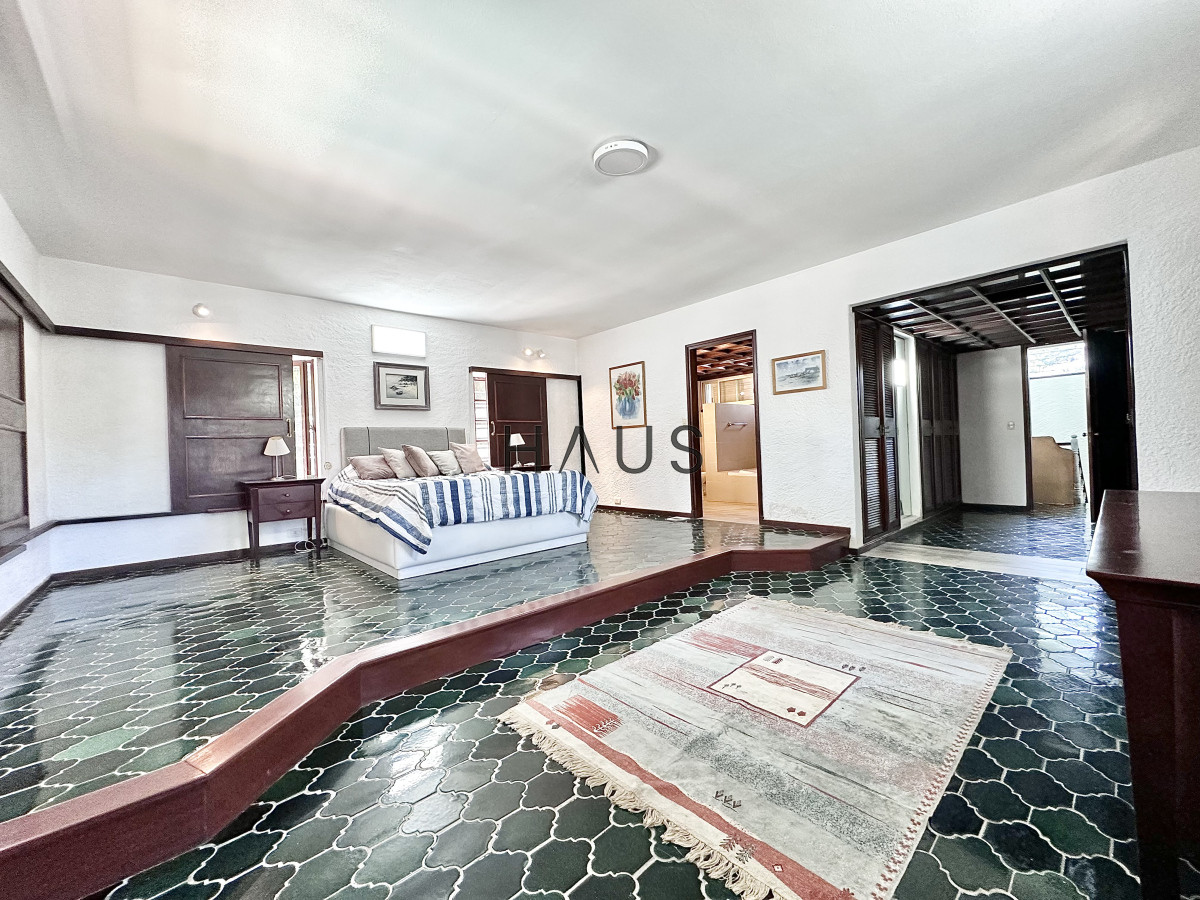 Casa ID.267 - Casa Venta 5 dormitorios Cantegril Punta del Este