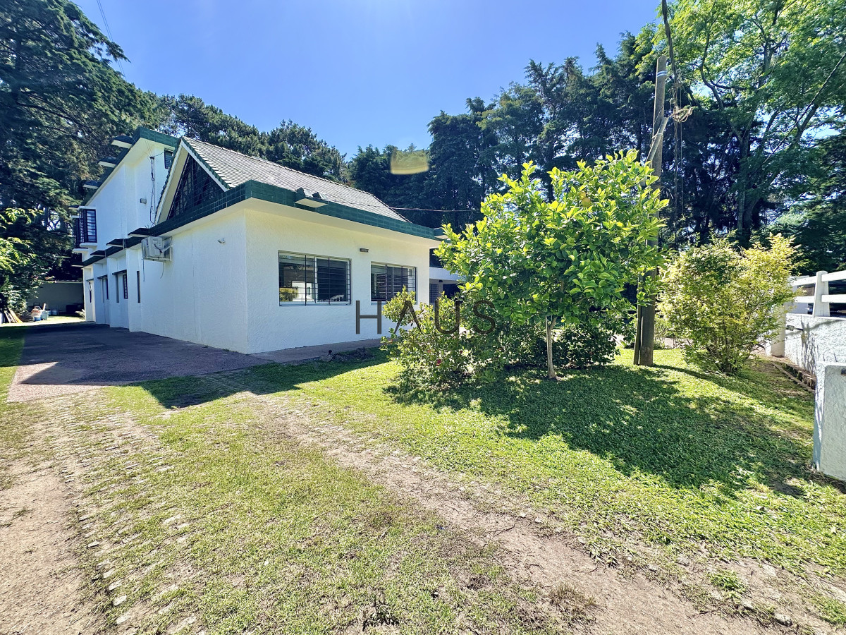 Casa ID.267 - Casa Venta 5 dormitorios Cantegril Punta del Este