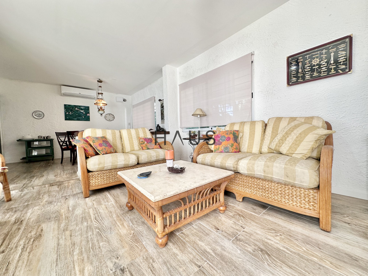 Casa ID.267 - Casa Venta 5 dormitorios Cantegril Punta del Este