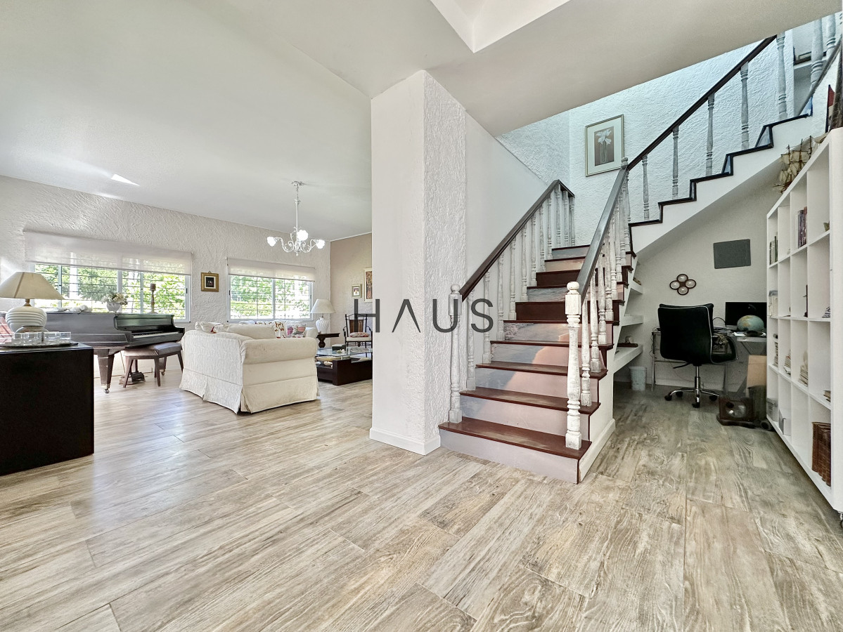 Casa ID.267 - Casa Venta 5 dormitorios Cantegril Punta del Este