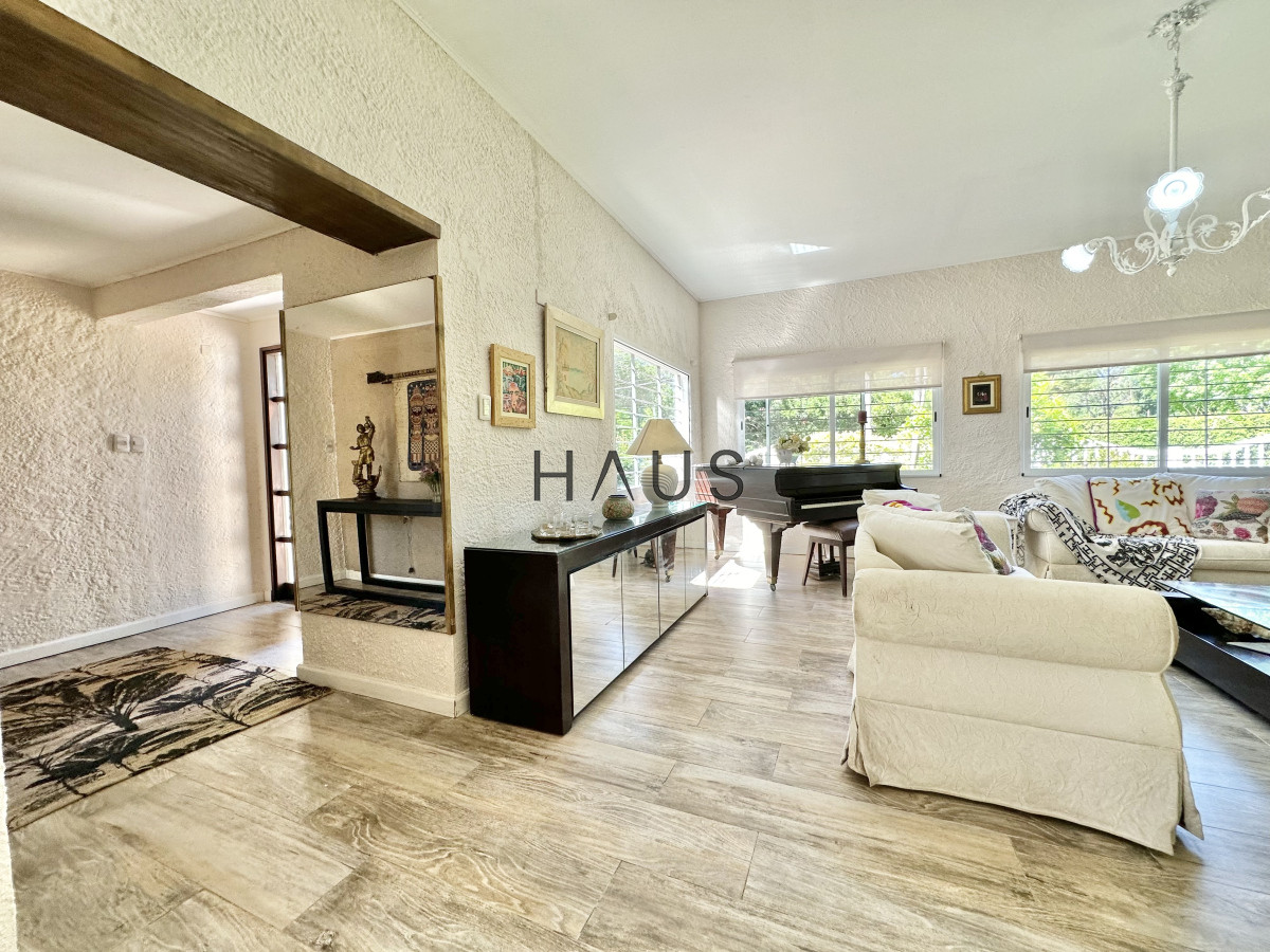 Casa ID.267 - Casa Venta 5 dormitorios Cantegril Punta del Este